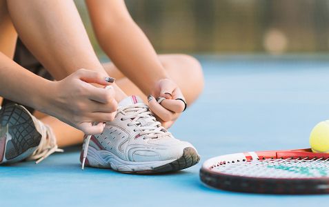 Jakie buty do tenisa ziemnego wybrać? Poradnik dla początkujących