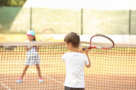 Rakiety tenisowe dla dzieci - jak wybrać odpowiedni model?